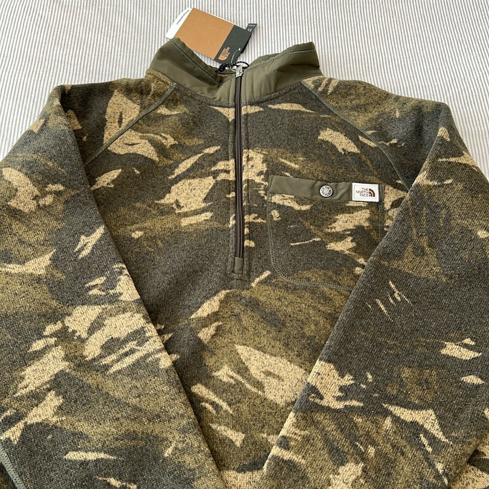 North Face Men’s Camo Print Gordan’s Lyon 1/4 Zip, Size Large. Brand New w/ Tags